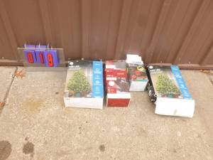 Assorted christmas lights. Untested. As shown.