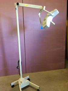 lot 2 image: WOW Retails New $2,650 Burton Outpatient II Mobile Diagnostic Light WAutoclavable SteriHandle On A Wheeled Floorstand - Great Working Condition
