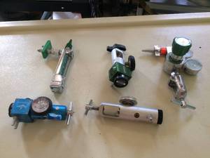 lot 64 image: Lot of Oxygen Cylinder Tank Pressure Regulators