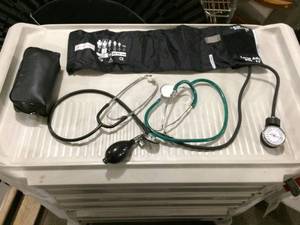 lot 21 image: 2&nbspBlood Pressure Monitors Aneroid Sphygmomanometers with Cuffs & 2 Stethoscopes