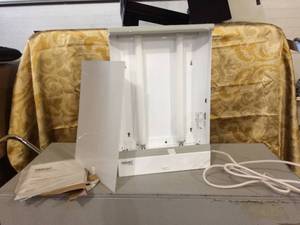 lot 37 image: MSRP $300 Maxant 200 Series X-Ray Illuminator Model TS201 Single Panel Wall Mount - New In Open Box 