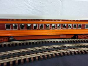 lot 3 image: Lionel Milwaukee Road 18 Coach 439 6-29198
