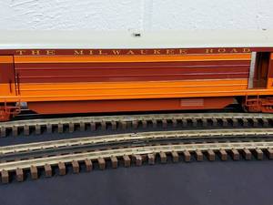 lot 4 image: Lionel Milwaukee Road 18 Baggage Car 1305 6-1305