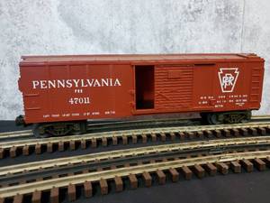 lot 10 image: Rail King 3-Rail Pennsylvania  Box Car MT-7400