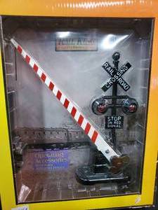 lot 14 image: Rail King No 262 Highway Crossing Gate New In Box