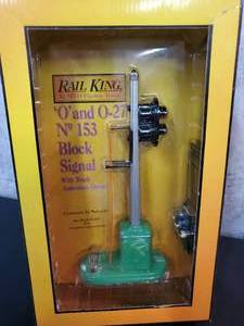 lot 15 image: Rail King No 153 Block Signal New In Box