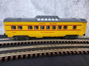 lot 32 image: Lionel Union  Pacific  St Clair Shores Vista Dome Car