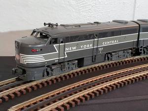 lot 58 image: Williams 3-Rail New York Central Diesel Engine Set