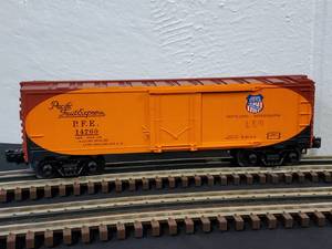lot 68 image: Industrial Rail Union Pacific Reefer Car IDM 2002