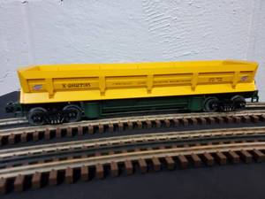 lot 70 image: MTH Authetically Detailed Chicago Northwestern Dump Car w Operating Bay