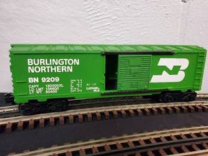 lot 81 image: Lionel Burlington Northern Box Car