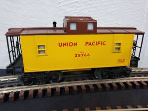 lot 102 image: Lionel Union Pacific Center Cupola Caboose 6-16561