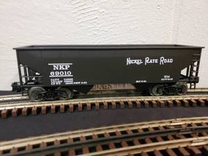 lot 108 image: Weaver 3-Rail Nickle Plate Road 2 Bay Coal Car