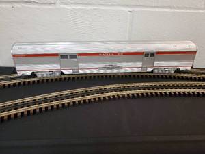 lot 115 image: Williams Santa Fe Streamliner 4 Car Set No. 43160