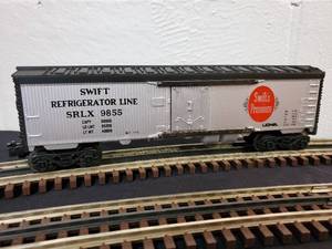 lot 118 image: Lionel Swifts & Co. Reefer Car 6-9855