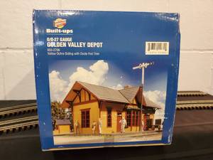 lot 123 image: Train Accessory Walthers Cornerstone Series Golden Valley Depot