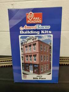 lot 129 image: Ameri-Towne Train Accessory Building Kits Bills Place #872 New