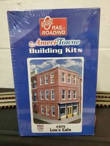 lot 131 image: Ameri-Towne Train Accessory Building Kits Lous Cafe #875 New