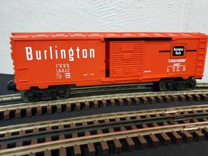 lot 142 image: Lionel Burlington Box Car 6-19217