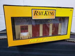 lot 147 image: Rail King Train Accessory Freight Transfer Warehouse NEW