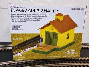 lot 158 image: K-Line Train Accessory Flagmans Shanty NEW