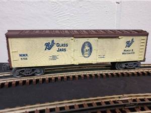 lot 162 image: Lionel Ball Glass Jars Reefer Car 6-5705