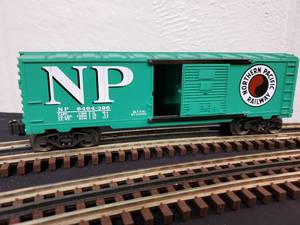 lot 170 image: Lionel Northern Pacific Box Car 6-19284