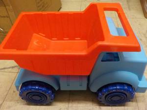dump truck - small crack in back en...
