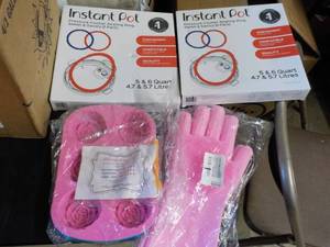 2 Instant Pot Sealing rings, scrubb...