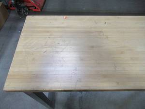 lot 600 image: Gladiator 66.5 in. W x 39 in. H x 20 in. D Hardwood Top Workbench GAWB66HWGG