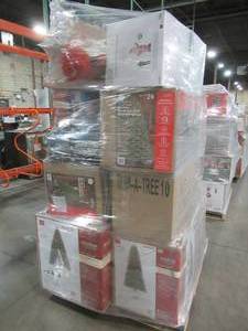 lot 128 image: WHOLESALE MIXED PALLET OF MISCELLANEOUS INDOOROUTDOOR CHRISTMAS DECORATIONS
