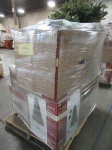 lot 131 image: WHOLESALE MIXED PALLET OF MISCELLANEOUS CHRISTMAS TREES