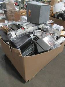 lot 134 image: WHOLESALE MIXED PALLET OF MISCELLANEOUS SMALL APPLIANCES, HOME GOODS AND MORE