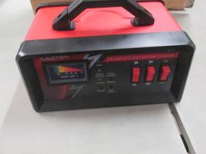 lot 17 image: Ultra Performance Battery Charger o...