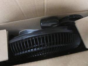 lot 57 image: Lasko 2521 16 Oscillating Stand Fa...