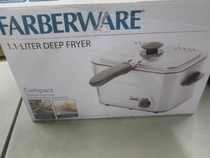 lot 63 image: Farberware 1.1 liter Deep Fat Fryer...