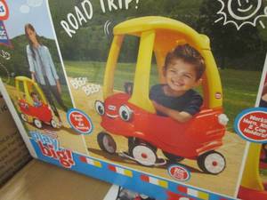 lot 79 image: Little Tykes Cozy Coupe open box, p...