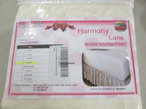 lot 102 image: Harmony Lane Queen Ruffled Bed Skir...