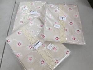 lot 126 image: 3 Assorted Sized Snowflake Table Cl...