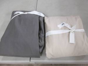 lot 130 image: 2 Twin Duvet Covers...