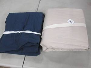 lot 131 image: 2 Twin Duvet Covers...