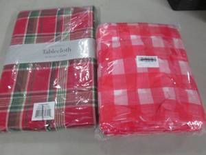 lot 153 image: 60x120 inch Plaid Table Cloth, 10 p...