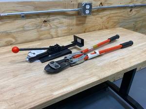 Lot of 2 Tools.  A Hardwood Floor Jack and a Bolt Cutter