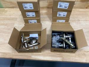 KWIKSET Lot of 8 Door Handles.  4- 93001-885 and 4- 92001-528