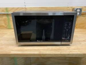 MAGIC CHEF 0.9 cu. ft. Countertop Microwave in Stainless Steel with Gray Cavity