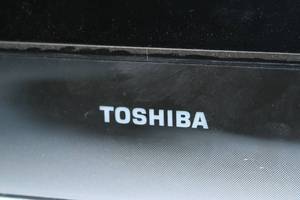 lot 45 image: Toshiba 40 1080p HD High Definition LCD Television TV Model 40E200U with HDMI Input
