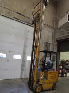 CATERPILLAR ELECTRIC FORKLIFT