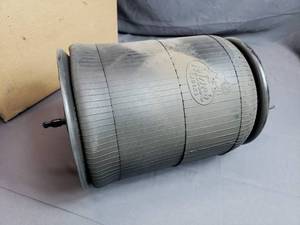 lot 5 image: Mack Parts Air Spring 20910892