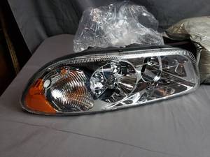 lot 4 image: Mack Headlight Napa Part 800-5503