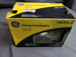 lot 32 image: H6054 Automotive Headlight